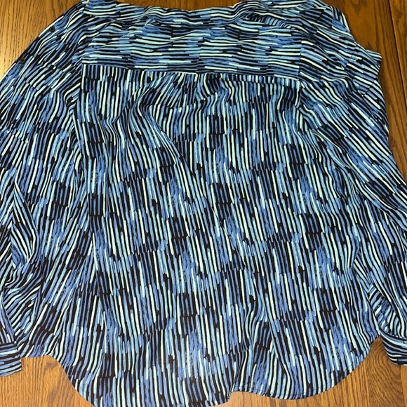 Button up - Picture 3 of 3